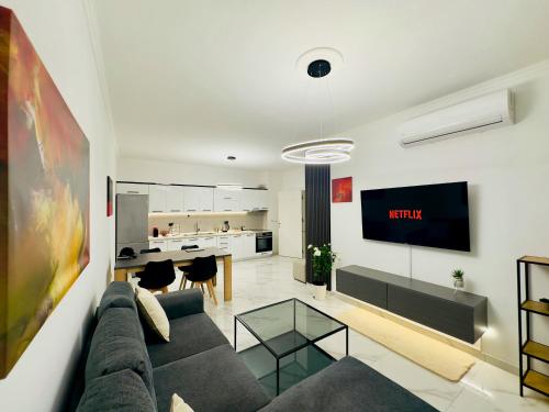 Tirana - GGpremiumstays deluxe ApartHotel - 2 double bedrooms luxury apartment with balcony, Тирана