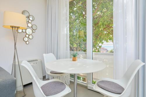 New & stylish apartments with a lush private garden 5