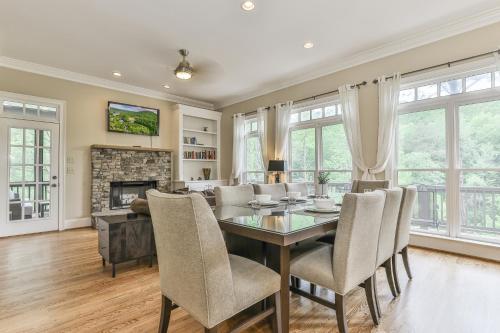 Waters Edge Lodge in Big Canoe