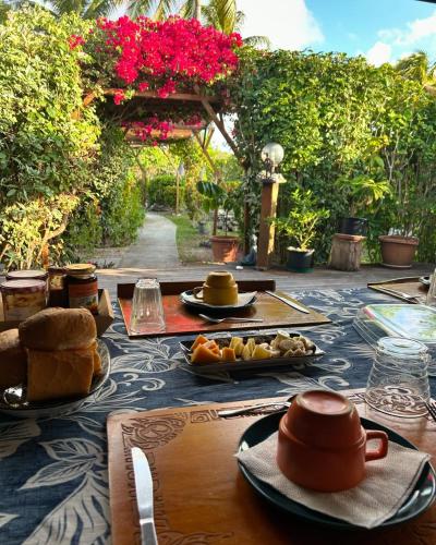 Eten en drinken, Pension Bounty Rangiroa - Art Gallery & Tropical Garden in Avatoru