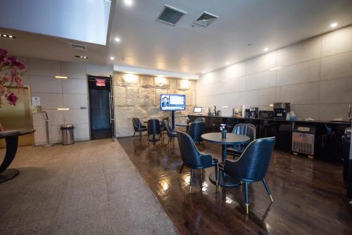 Lobby, The One Boutique Hotel in LaGuardia Airport