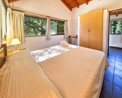 2 bedrooms, 4 beds