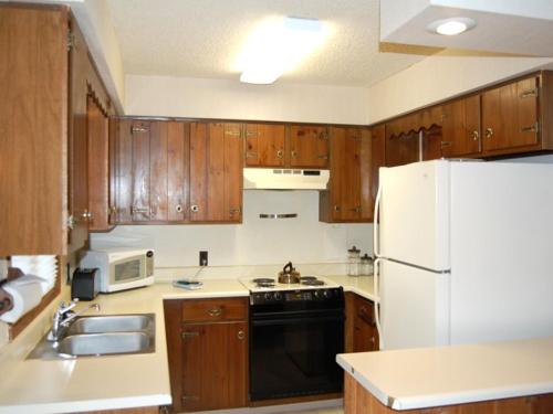 Kitchen, Timber Run in Winter Park (CO)
