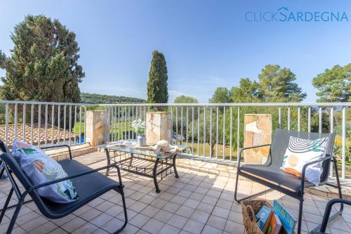 ClickSardegna Luxury Villa Elike with private pool with patio and barbecue area