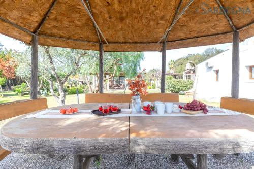 ClickSardegna Luxury Villa Elike with private pool with patio and barbecue area
