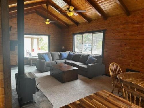 Charming Canyon Cabin with a View Charming Canyon Cabin with a View