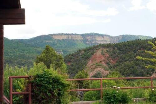 Charming Canyon Cabin with a View Charming Canyon Cabin with a View