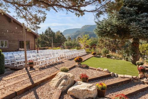 Charming Canyon Cabin with a View Charming Canyon Cabin with a View