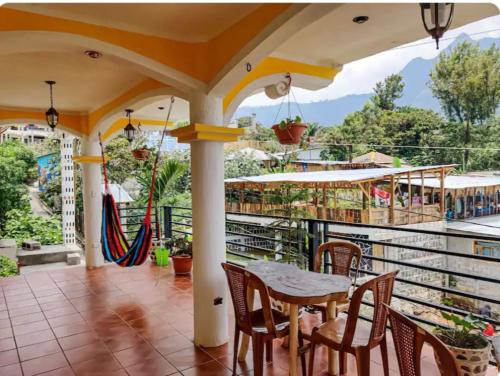 Casa Argentina in San Juan La Laguna