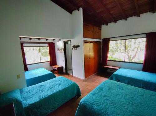 1 double bed, 3 twin beds