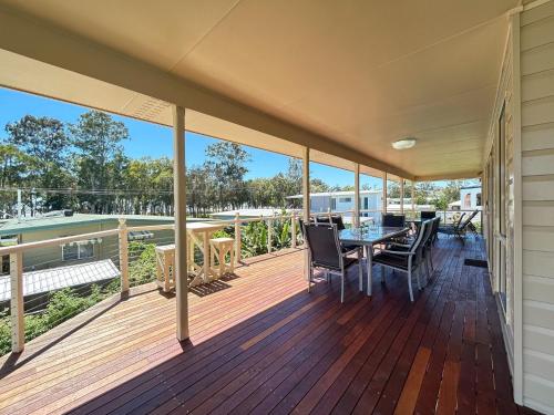 Burrumundi - 100M To Beach - Great Water Views - Deck - Air Con - WiFi - Pool Table, Burrum Heads (foto 3)
