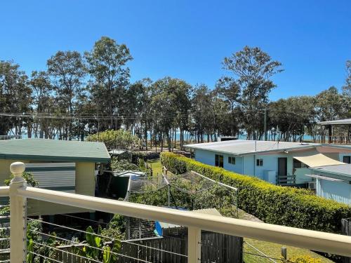 Burrumundi - 100M To Beach - Great Water Views - Deck - Air Con - WiFi - Pool Table, Burrum Heads (foto 4)