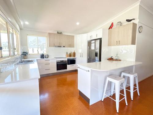 Burrumundi - 100M To Beach - Great Water Views - Deck - Air Con - WiFi - Pool Table, Burrum Heads (foto 8)