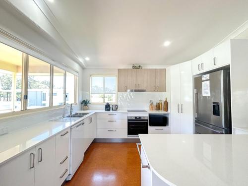 Burrumundi - 100M To Beach - Great Water Views - Deck - Air Con - WiFi - Pool Table, Burrum Heads (foto 9)