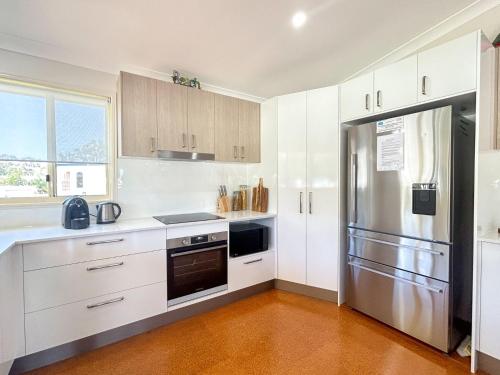 Burrumundi - 100M To Beach - Great Water Views - Deck - Air Con - WiFi - Pool Table, Burrum Heads (foto 10)