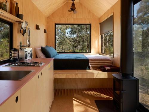 Secluded off-Grid cabin with water views - Marcel in Chewton