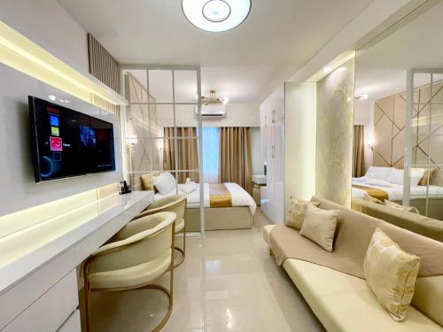 Luxury Condotel near MOA, NAIA, Манила