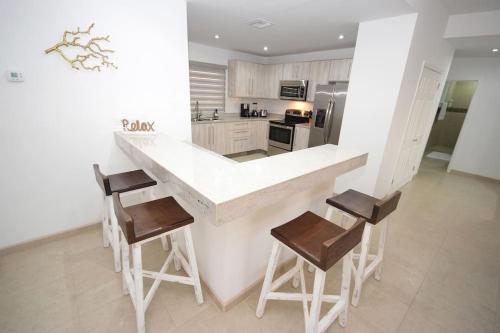 Ocean View Condo with Pools and Easy Beach Access in Las Conchas