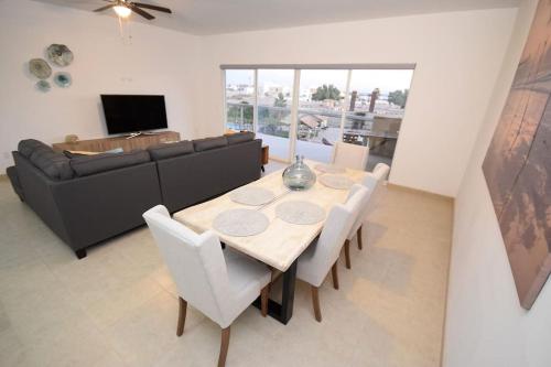 Ocean View Condo with Pools and Easy Beach Access in Las Conchas