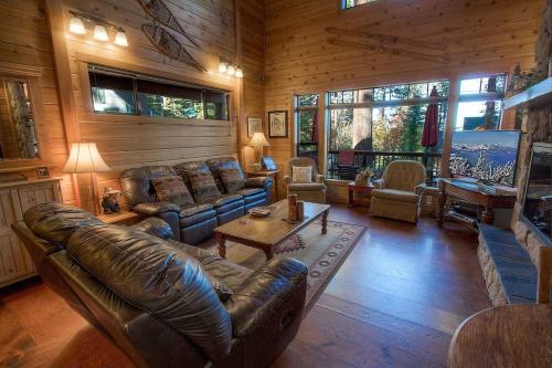 Smokey Joes cabin - image 12