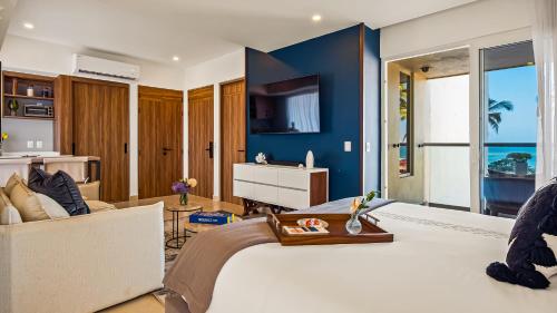 Stunning Beachfront Condo - Sea Views & Pools - image 4