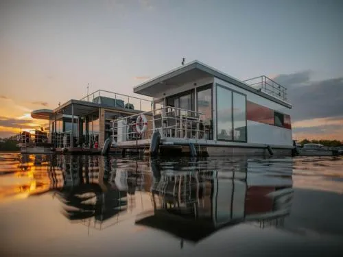 Havel River Houseboat in Zehdenick, Deutschland