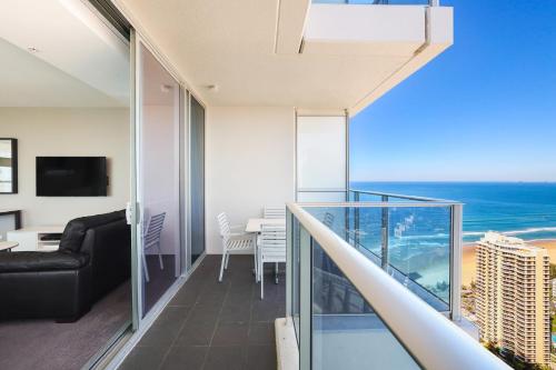 Number 1 H Residences - WiFi, Parking & More by Gold Coast Holidays 5