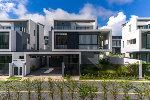 4bdr pool villa in Laguna Park 2
