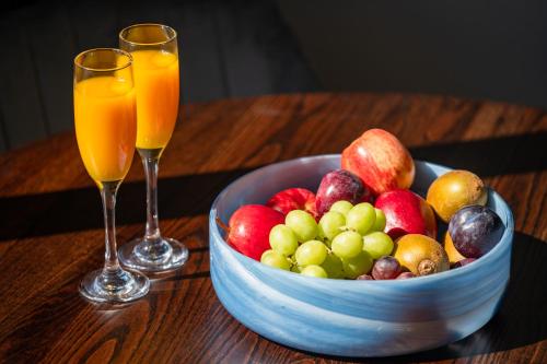 Luxe Suites & Apartments – Queenstown, CA