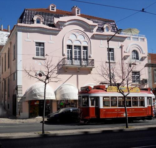 Charming 2 Bedroom Apartment in City Centre Lisboa - image 13