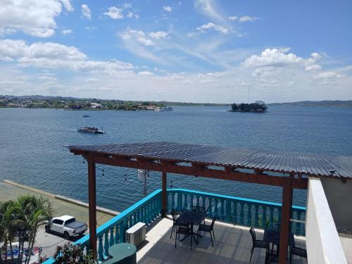 外部景觀, 阿米莉亞卡薩酒店 (Hotel Casa Amelia) in 弗洛雷斯