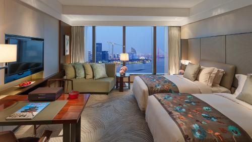 Mandarin Oriental Pudong, Shanghai Room Type - Club River View Room Twin