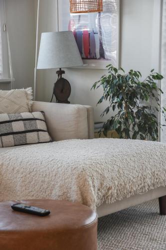 Beautiful home with short stroll to Havelock Village Beautiful home with short stroll to Havelock Village