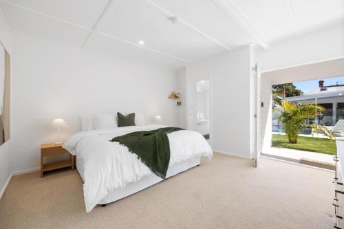 Parkside Pool Retreat - 3BR, Parking, Wi-Fi