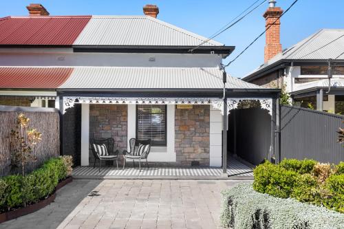 Parkside Pool Retreat - 3BR, Parking, Wi-Fi