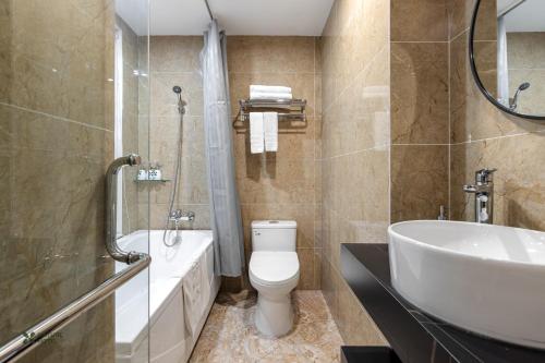 Double or Twin Room with Balcony image 10