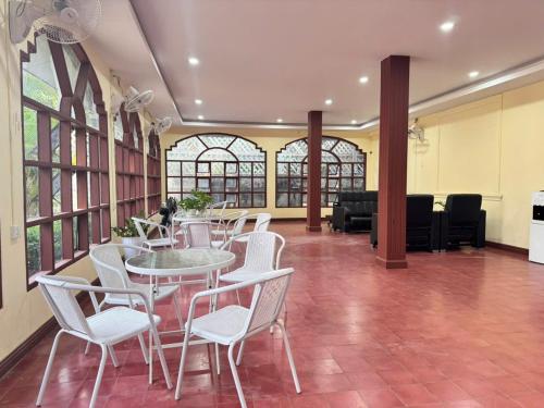Yula Hotel - image 2
