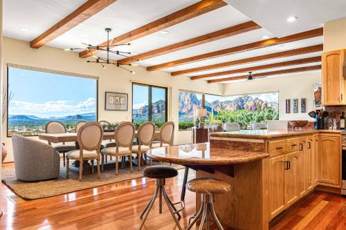 8-Bedrooms with Stunning Views & 75' Lap Pool, Sedona (fotografie 7)