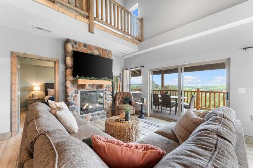 Lakefront Haven with Hot Tub and Gym