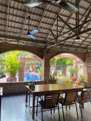 Restaurant, The Coconut House near Phnom Banan