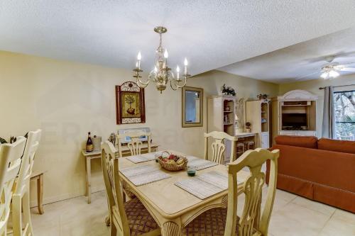 DogFriendly Beachwood Condo in Fernandina Beach, USA