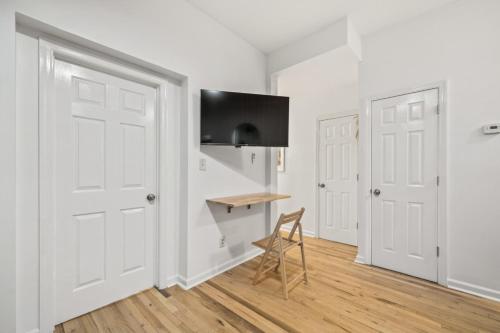 Boho Oasis - 15m to NYC- Sleeps 10