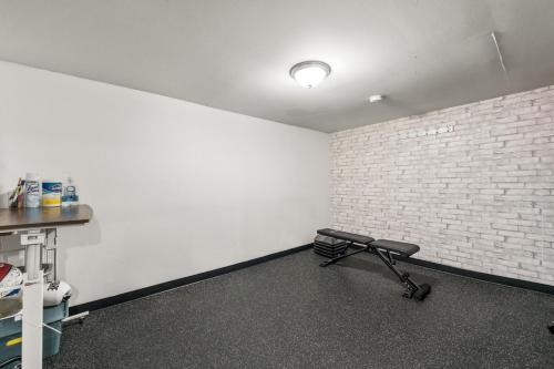 Boho Oasis - 15m to NYC- Sleeps 10