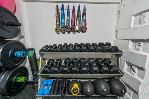 Boho Oasis - 15m to NYC- Sleeps 10