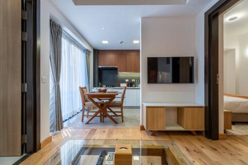 Deluxe Suite image 4