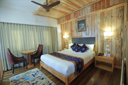 Deluxe Queen Room image 1