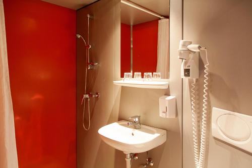 Double Room image 1
