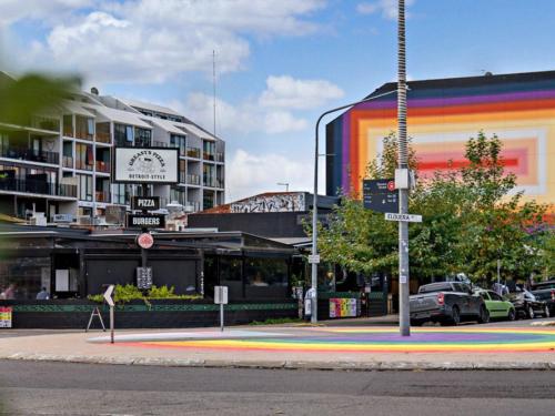 Chic 1-Bed Apartment Near Canberras Bustling CBD in Lyneham