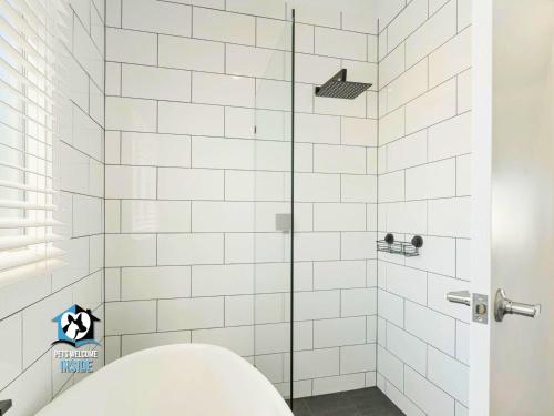 Ultimate in Middleton Coastal Style with Views Sleeps 10