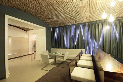 Pure White - image 8